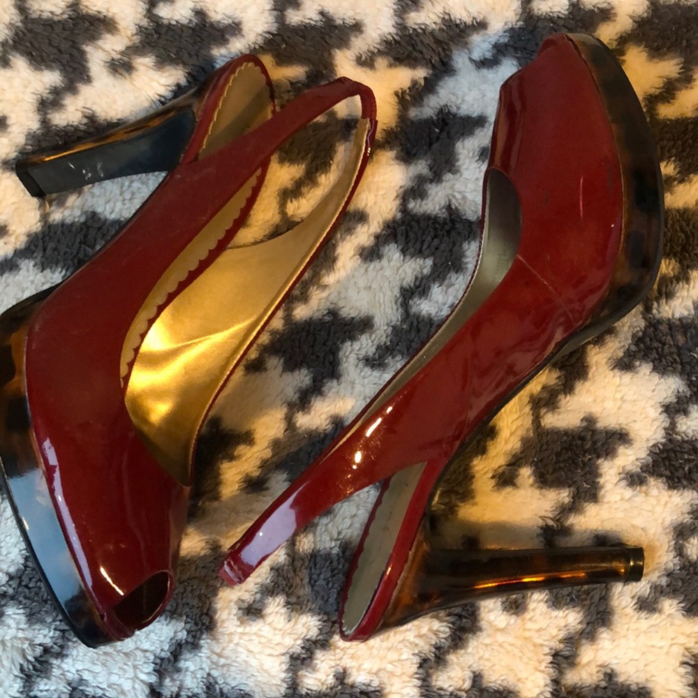 Scarlet patent tortoise heel